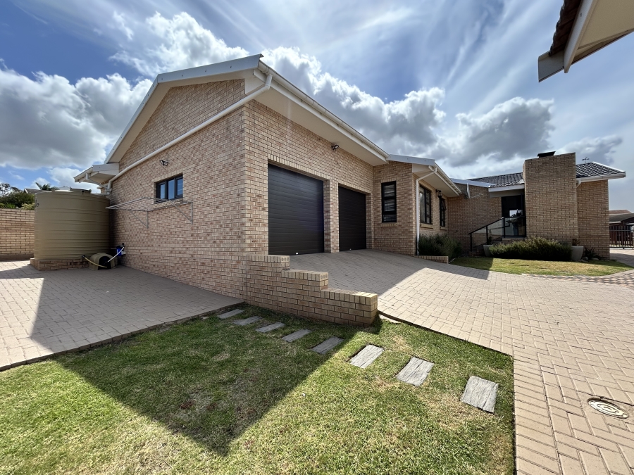 4 Bedroom Property for Sale in Wavecrest Eastern Cape